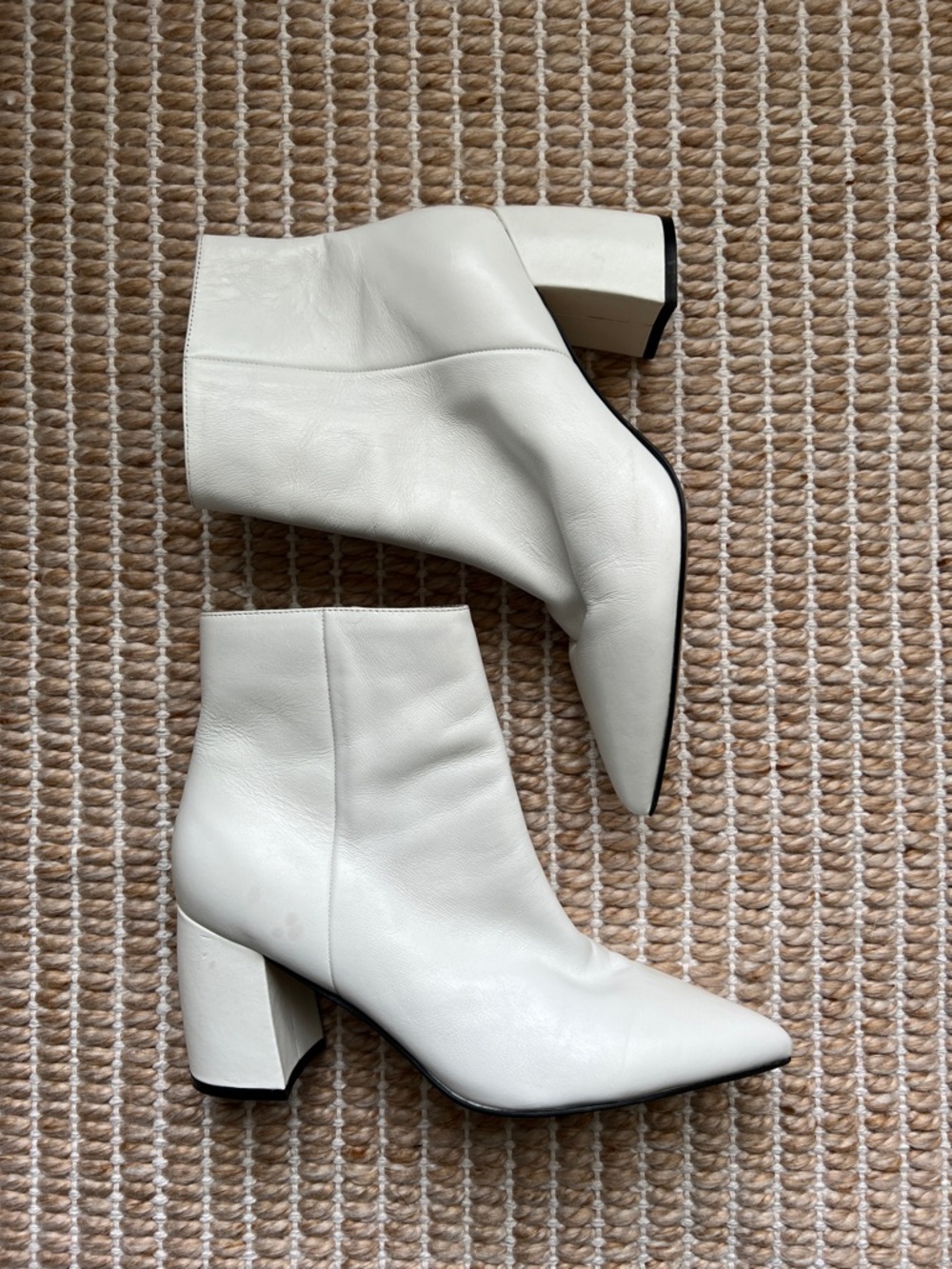 Marc Fisher White Leather Pointed Toe Block Heel Ankle Boots Size 9